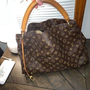 Louis Vuitton artsy MM